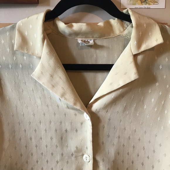 Light Yellow Vintage Short Sleeve Blouse - Picture 2 of 3